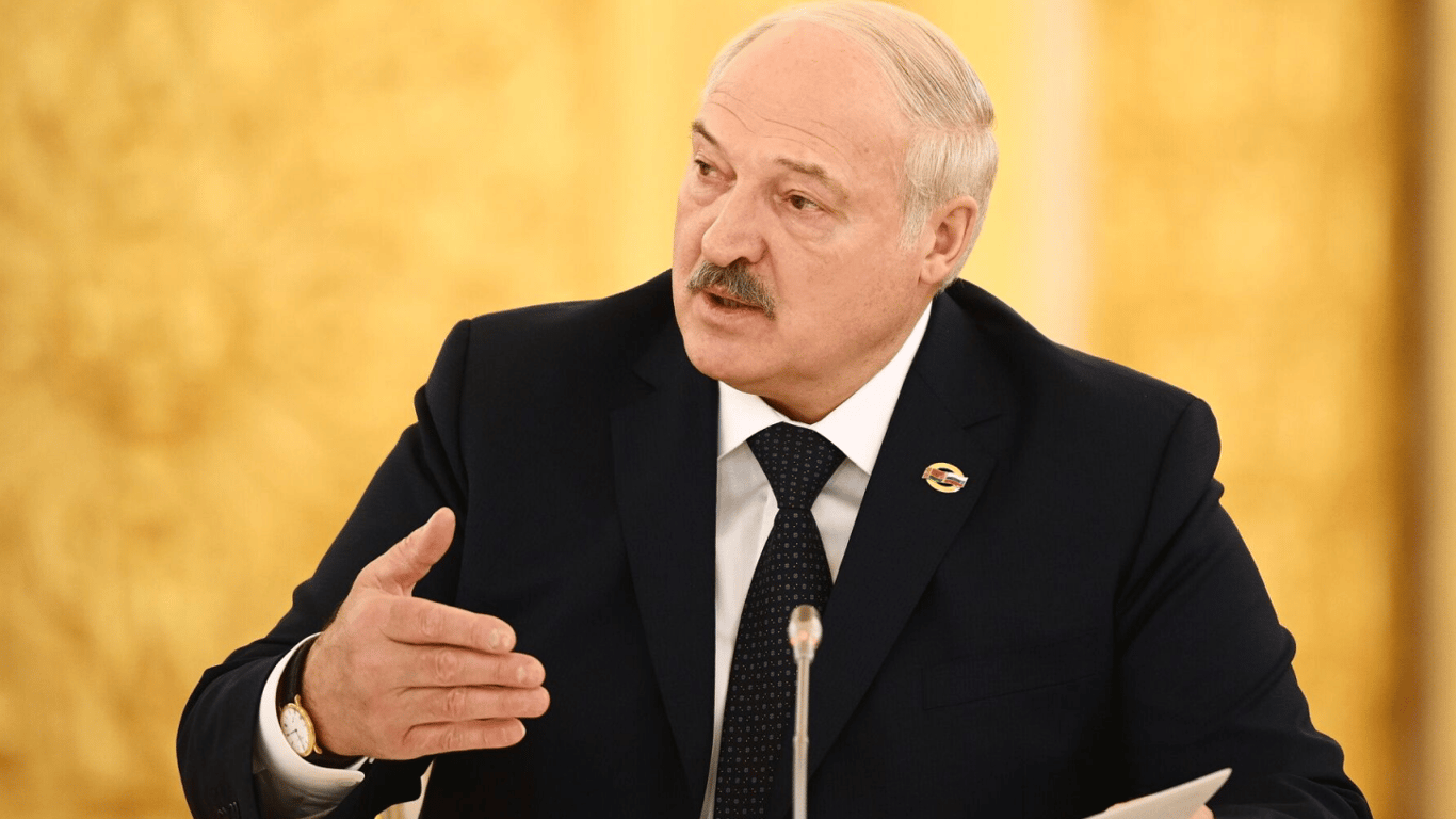 Лукашенко призвал правоохранителей патрулировать улицы со стрелковым оружием