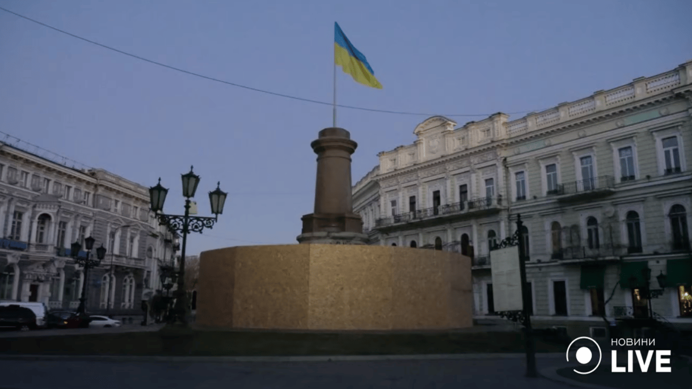 Рыбалка Соня вместо Екатерины ІІ: в Одессе установили новый памятник