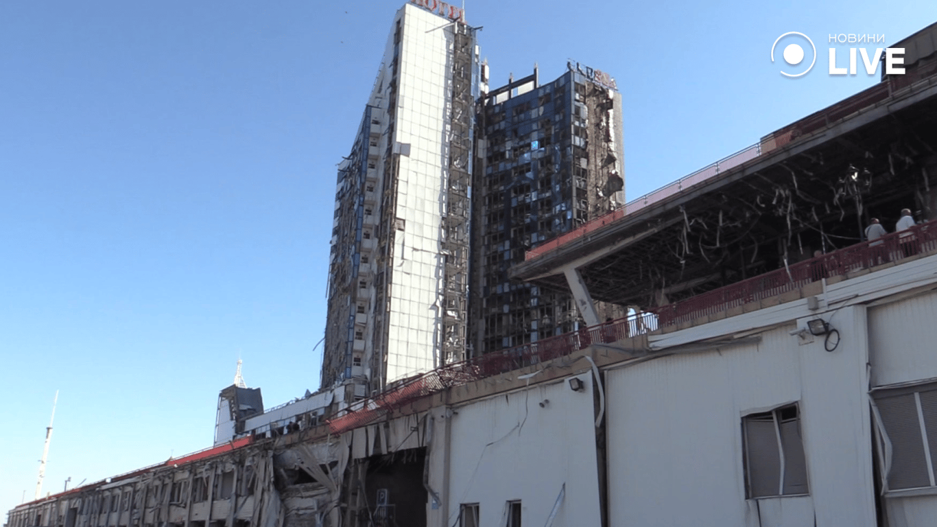 Разрушено здание одесского морвокзала. Фото: Новости.