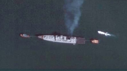 Российский фрегат "Адмирал Макаров" тянули на буксирах в гавань Севастополя - 285x160