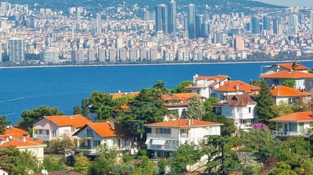 Українці активно купують нерухомість в одній із країн — причина - 285x160