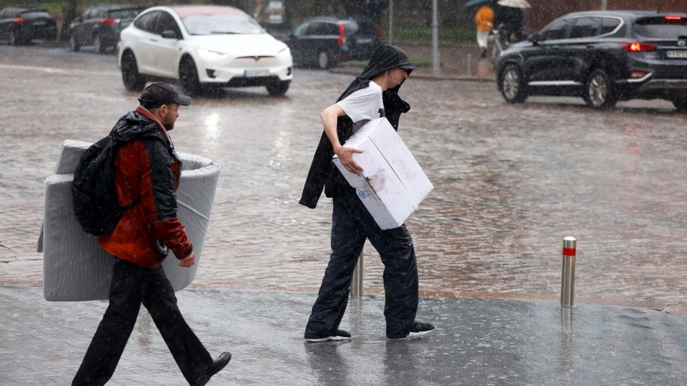 В КМВА попередили про стихійну негоду — столицю заллють дощі та скує ожеледиця