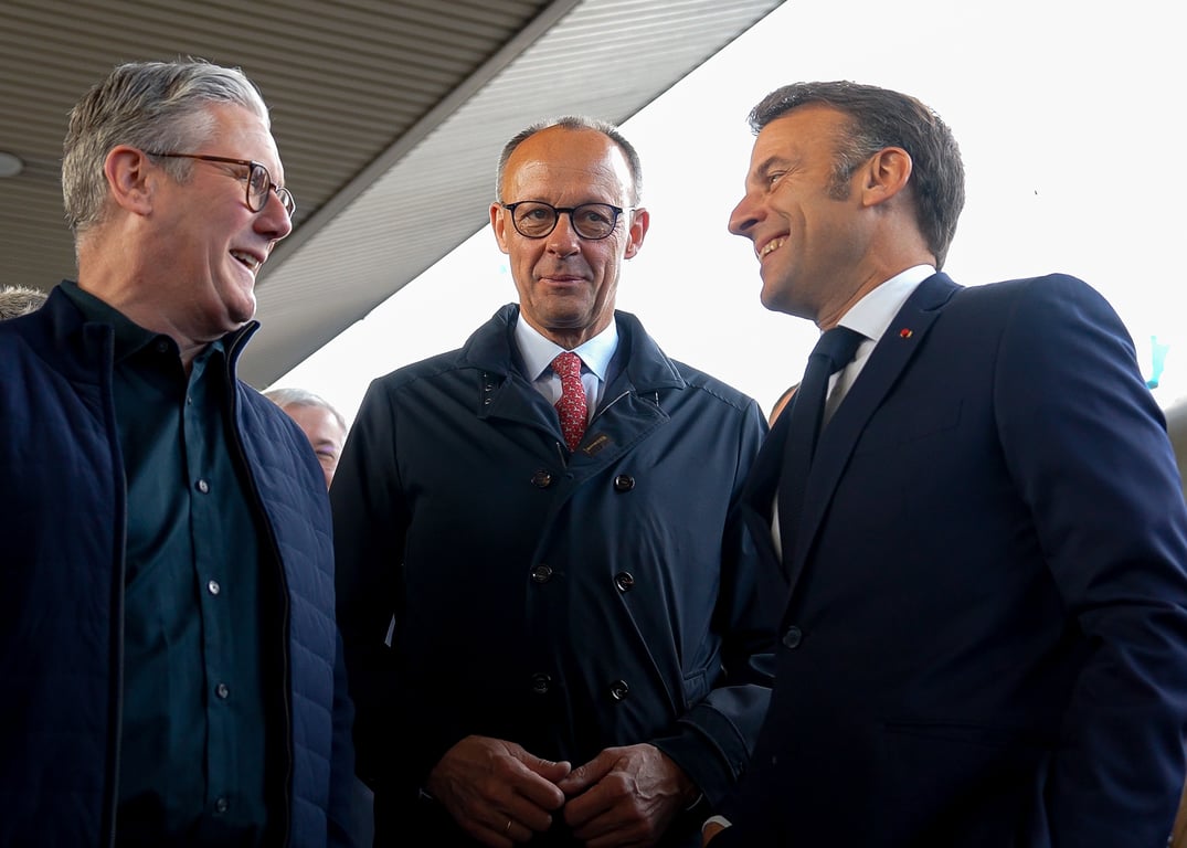 Макрон Київ