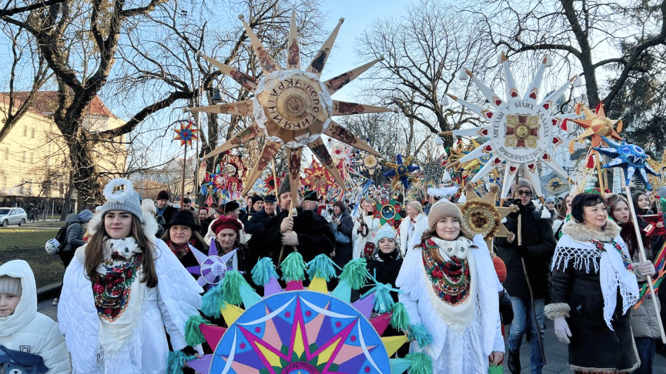 Фестиваль "Спалах різдвяної звізди" повернувся у Львів — фото