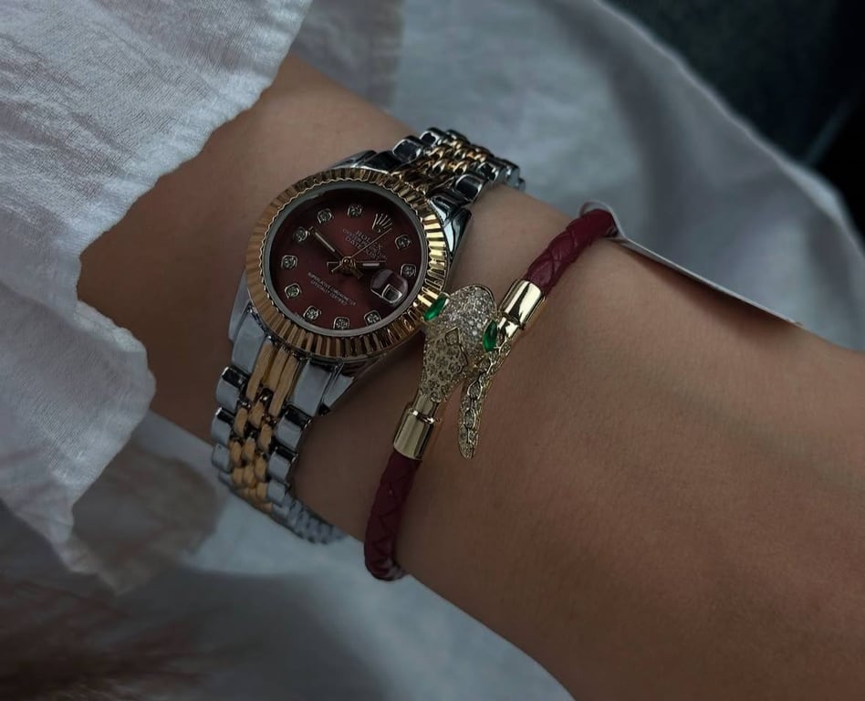 Годинник модно носити з прикрасами на одній руці