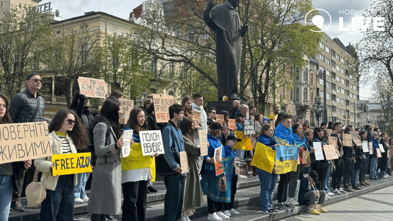 Акция в поддержку пленных во Львове — мать одного из защитников призвала не забывать о них