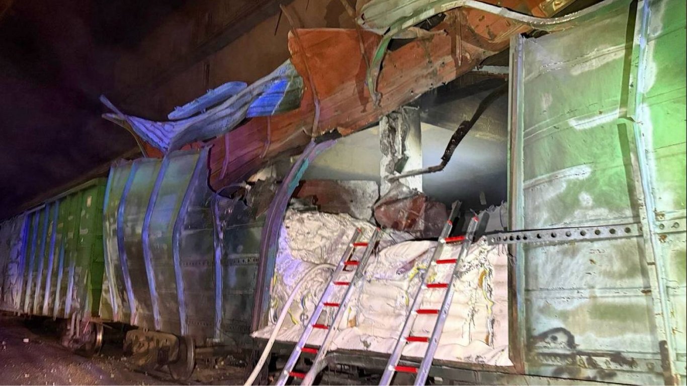 Подвійний удар по Одесі: пошкоджено портову інфраструктуру