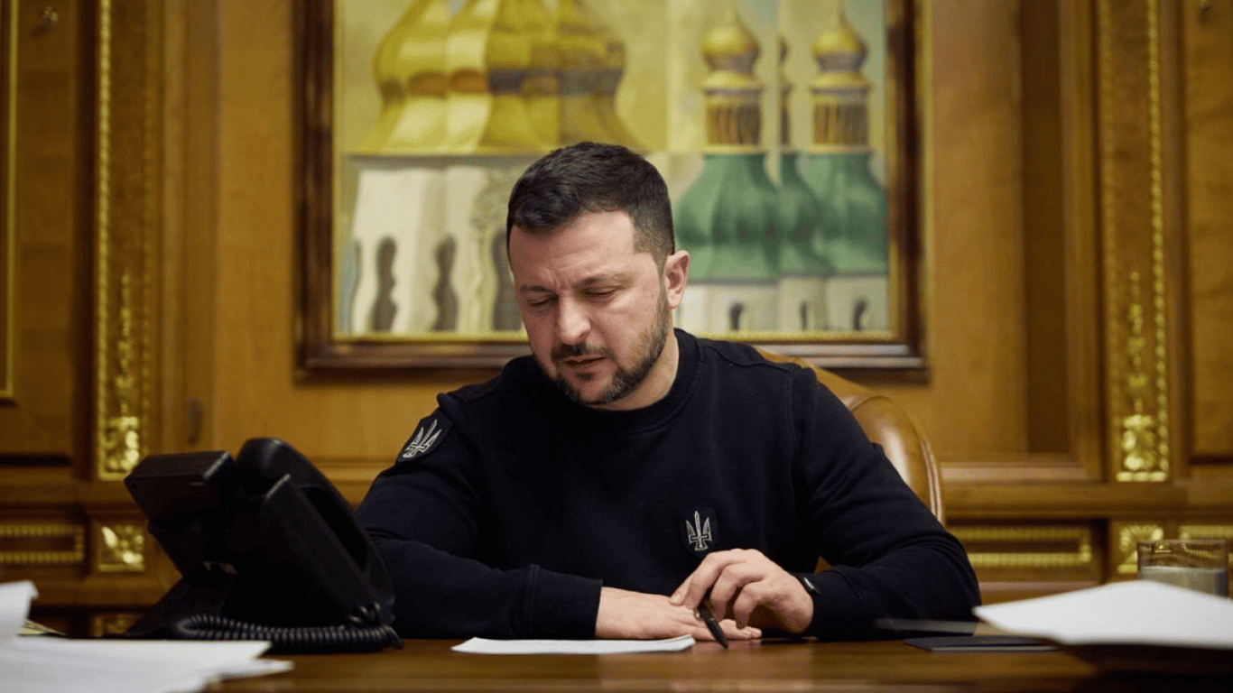 В Україні продовжили воєнний стан та мобілізацію — Зеленський підписав закони
