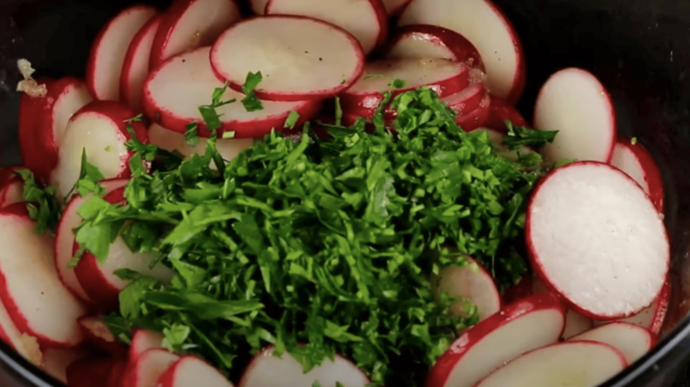 смачний салат з редиски 