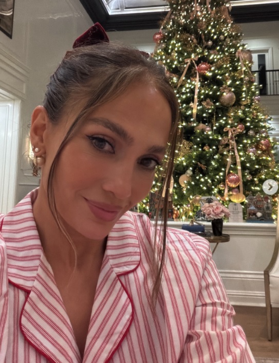 Повернення тренду — чим приголомшує ялинка Дженніфер Лопес (фото) - фото 2