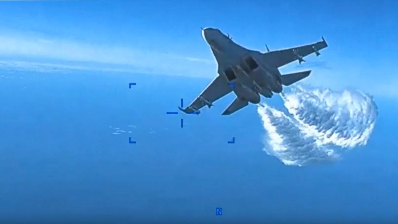 Американцы обнародовали видео атаки российского самолета на беспилотник над Черным морем