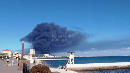 Massive fire at Russian oil depot in Feodosia shows no sign of stopping - 285x160