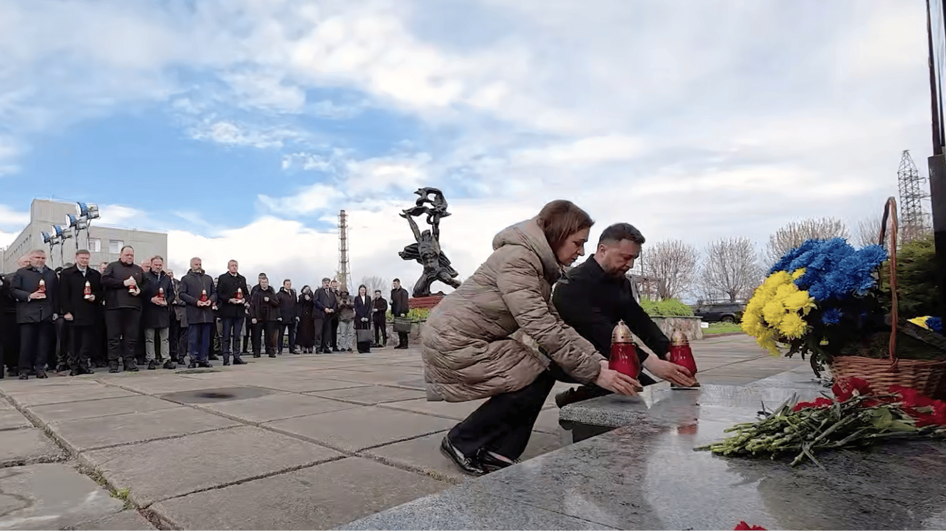 Зеленський і Санду вшанували пам'ять ліквідаторів аварії на ЧАЕС