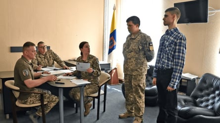 Постановка призовників на облік: як діяти тим, хто перебуває за кордоном - 285x160