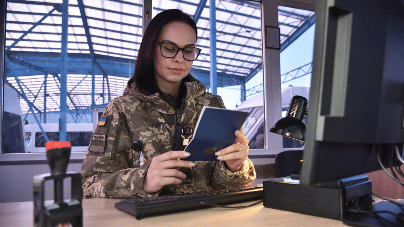 На в'їзд до Польщі чекає 75 авто: черги на кордоні сьогодні