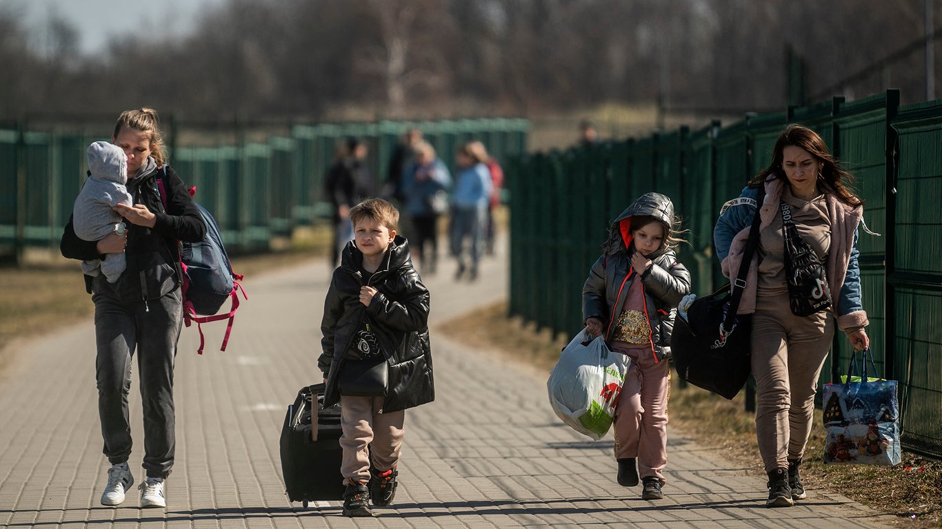 Польща буде змушена продовжити тимчасовий захист українцям: в чому причина