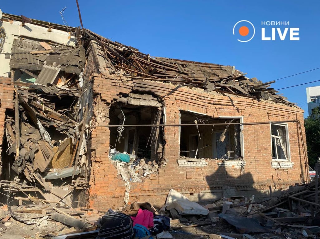 Наслідки ворожого удару. Фото: Новини.LIVE