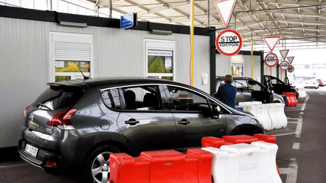 Очереди на границе: скопление автомобилей наблюдается на семи КПП