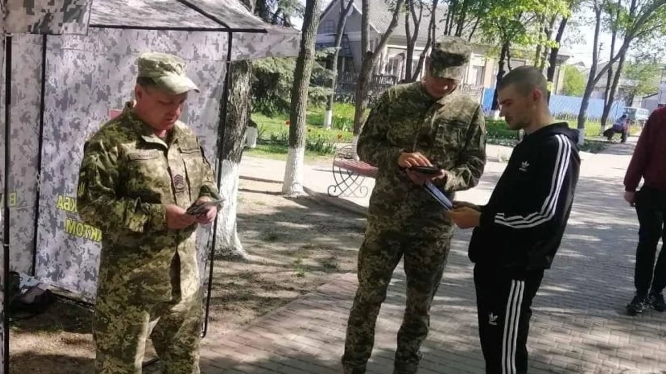 В Украине хотят ввести заочные штрафы для уклонистов — детали