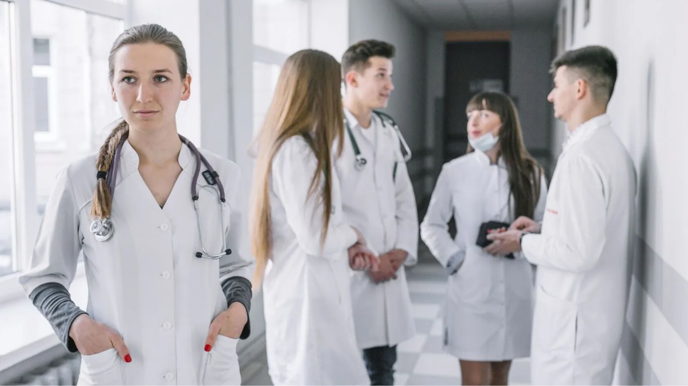 Студенти-медики повинні стати на військовий облік — у ТЦК скали, коли це робити