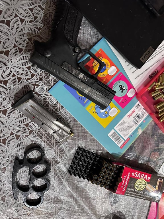 Скандал в Киеве - у ребят провели обыски