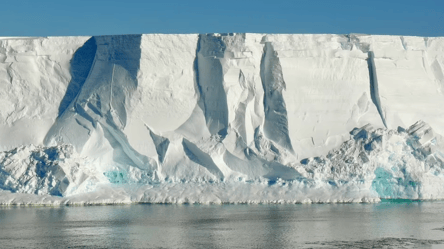 Россия и Китай собираются незаконно качать нефть в Антарктиде — Daily Mail - 285x160