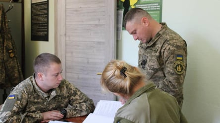 Працівник має бронь з іншої роботи — що робити роботодавцю з ТЦК - 285x160