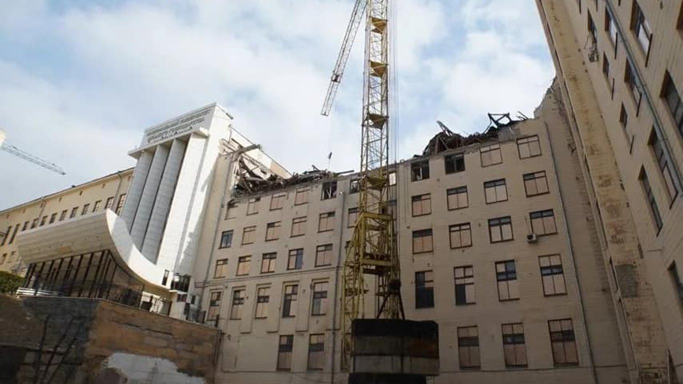 У Харкові почали демонтаж корпусу університету, який зруйнували росіяни