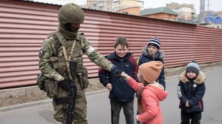 На тимчасово окупованих територіях росіяни проводять дітям уроки з доносів - 285x160