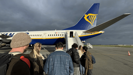 Ryanair мотивирует работников бонусами: как это повлияет на пассажиров - 285x160