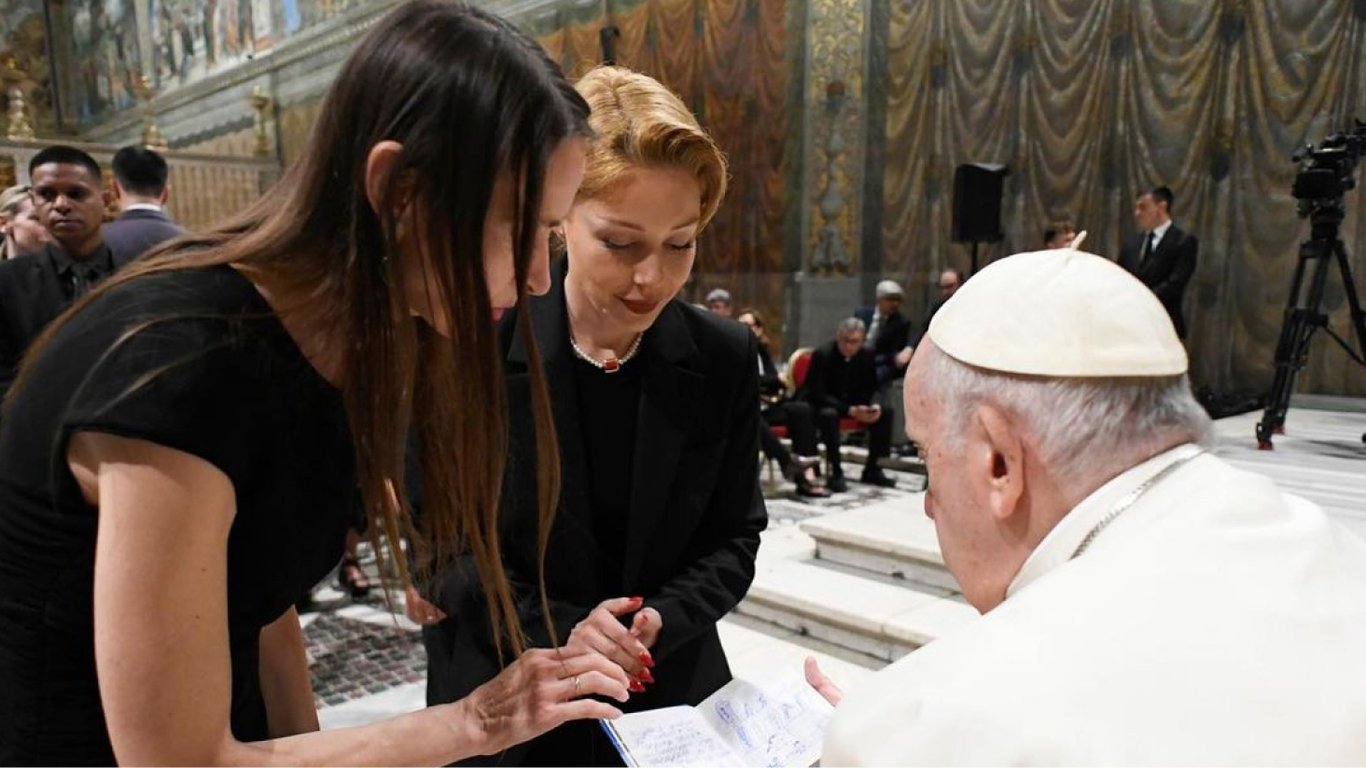 "Йому байдуже": Тіну Кароль засудили за зустріч із Папою Римським у Ватикані