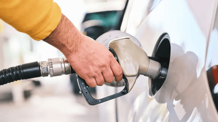 Цены на бензин: эксперт рассказал, что ожидает украинцев через месяц - 285x160
