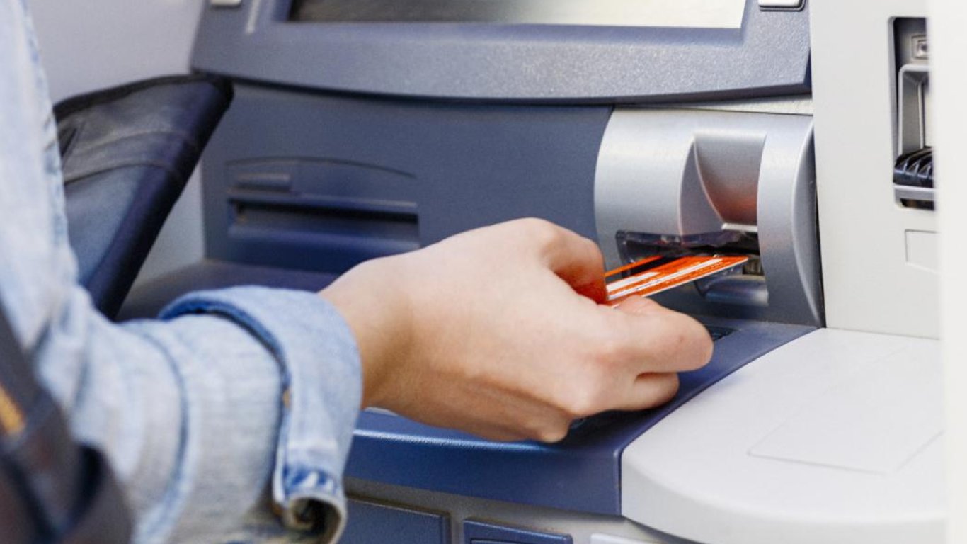 ПриватБанк не возвращает клиентам деньги, украденные мошенниками — причины
