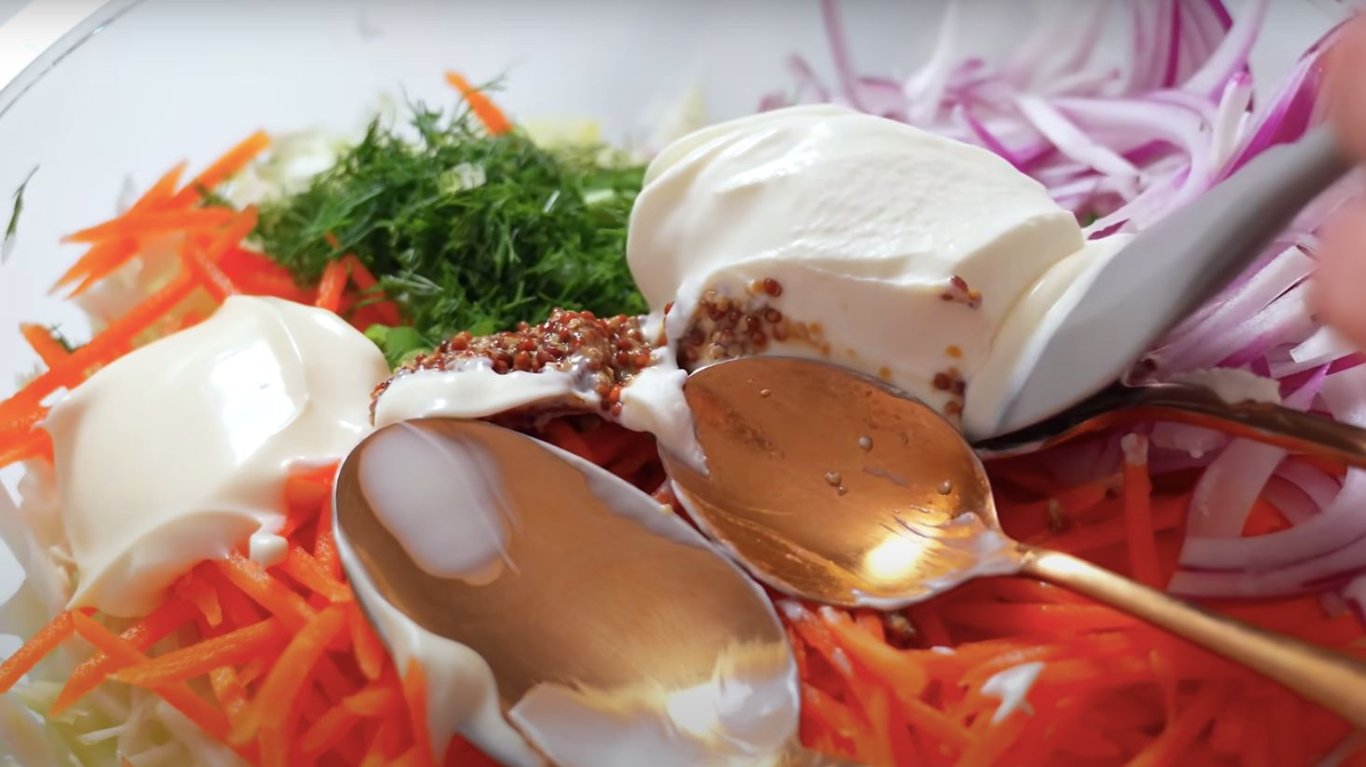 салат з капусти, вся родзинка у заправці