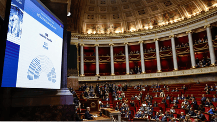 French parliament dismissed government - 285x160