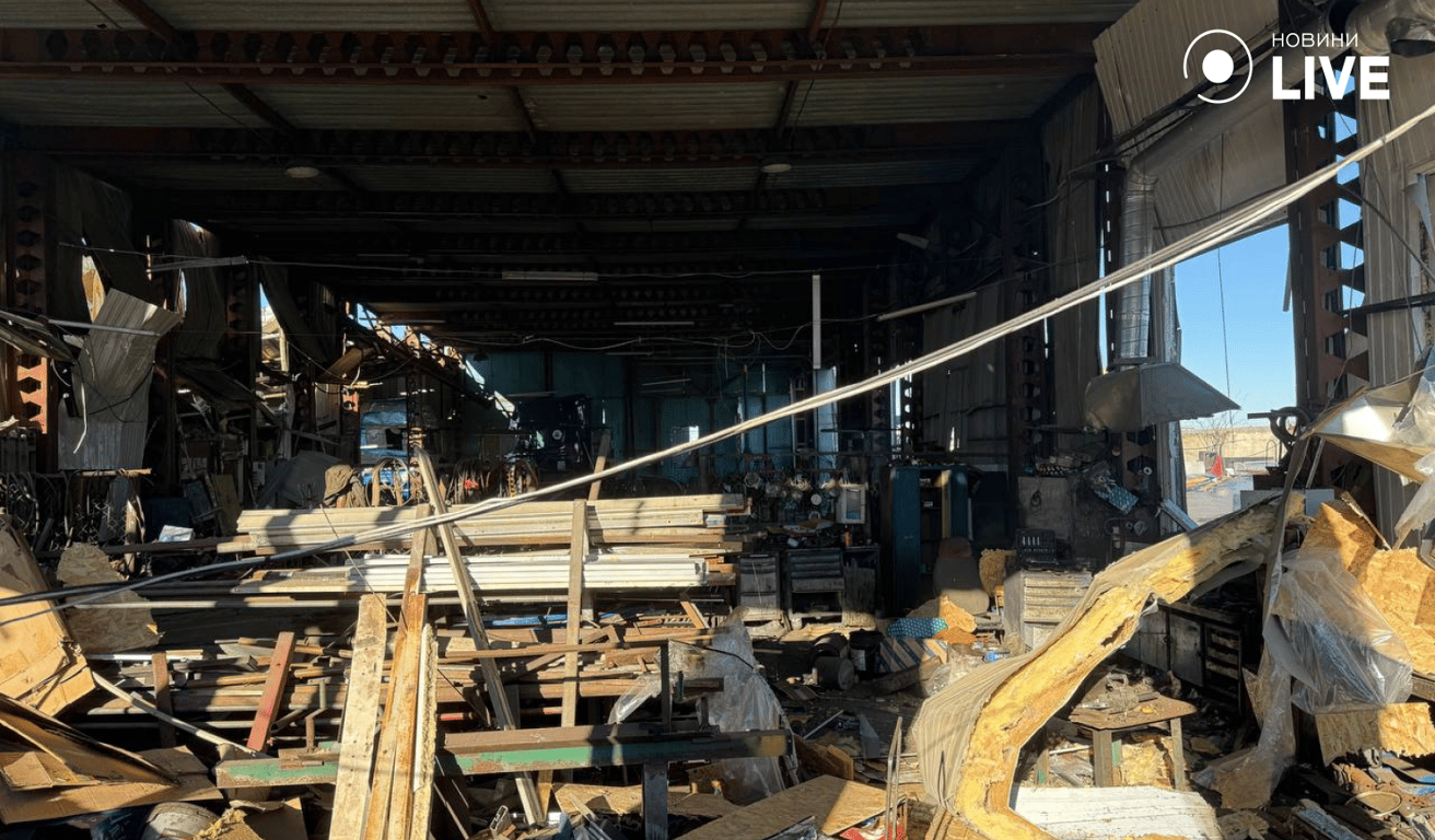 Потрощені будівлі й авто — Одещина після ранкової атаки РФ, фото - фото 3