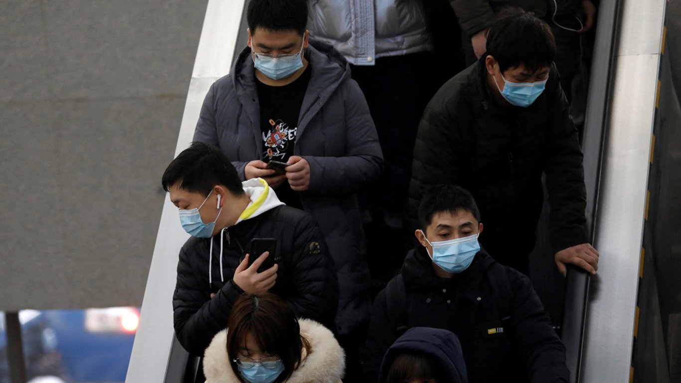 У Китаї зафіксували першу в світі смерть людини від пташиного грипу