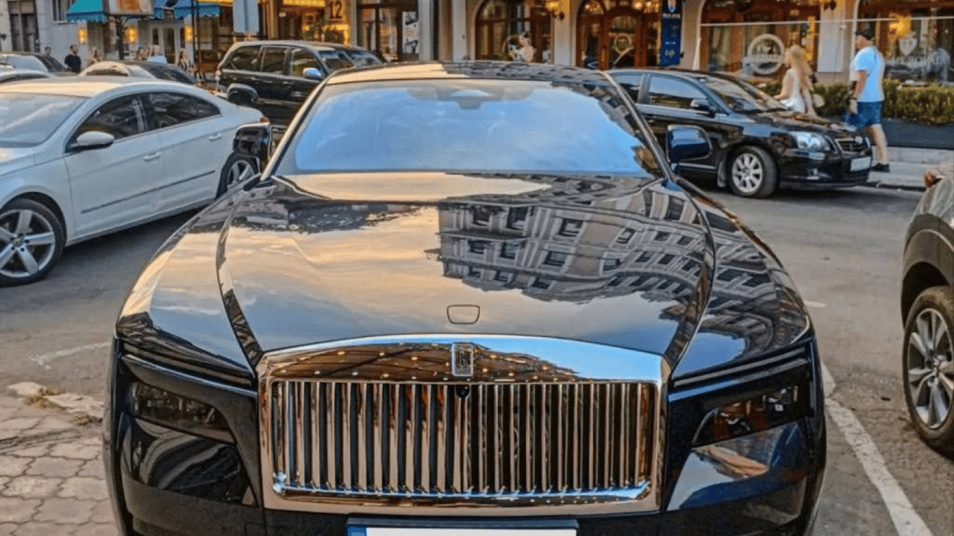 В Одесі помітили Rolls-Royce Spectre: фото авто