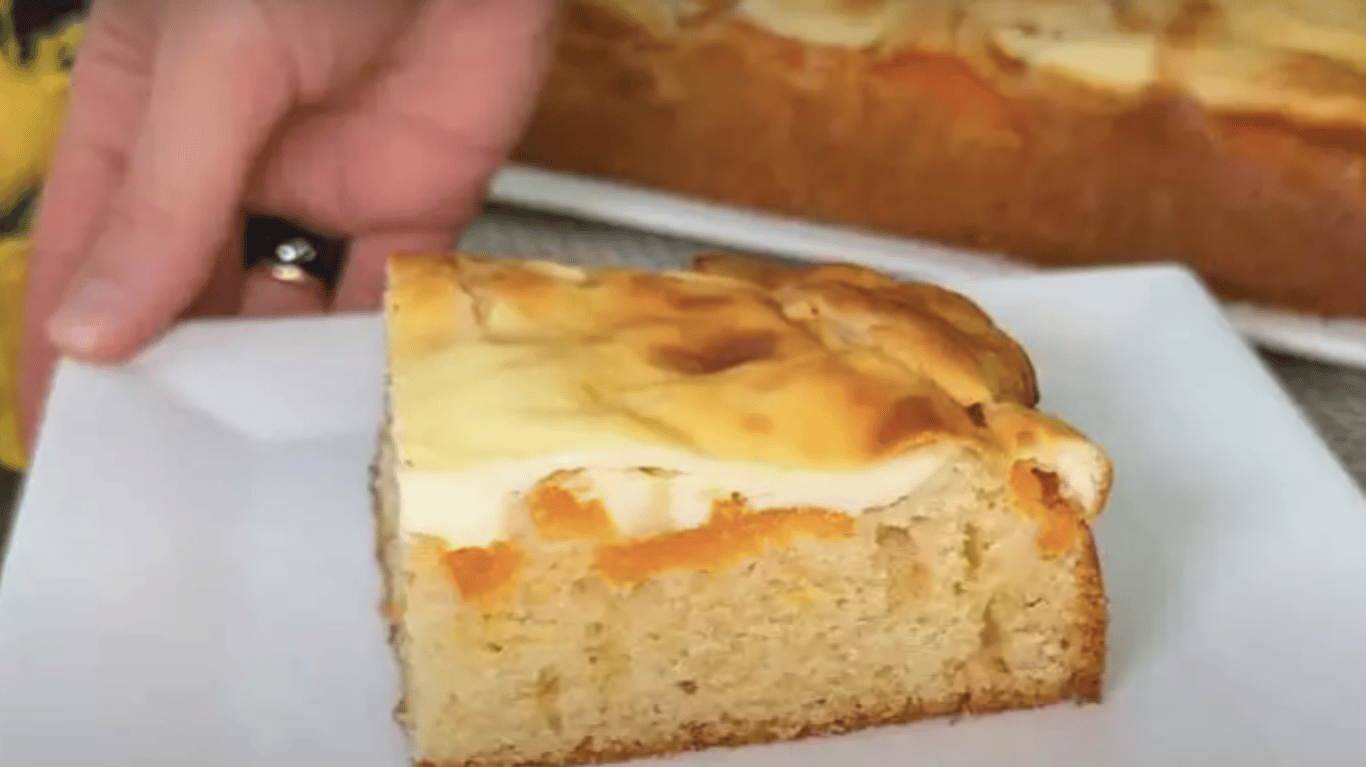 смачний пиріг з абрикосами та сиром за 15 хвилин