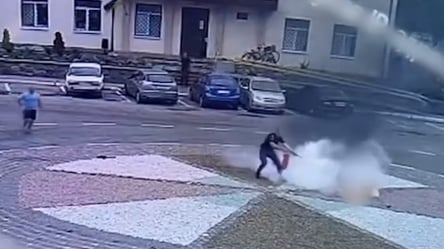 Жінка намагалась спалити себе на Київщині — в чому причина - 285x160