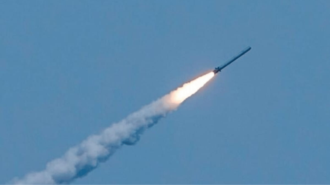 На Київщині російська ракета влучила в житлову забудову