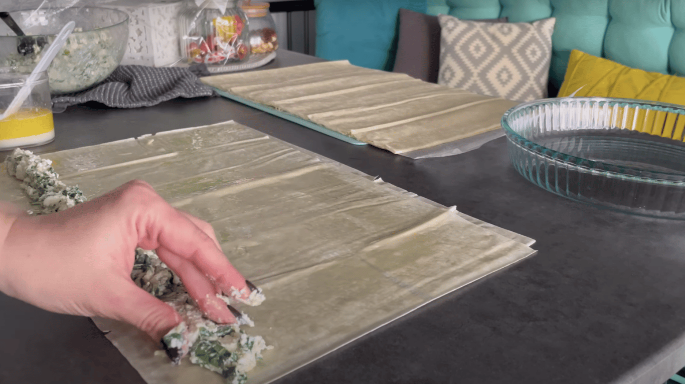 смачний сирний пиріг зі шпинатом із тіста філо