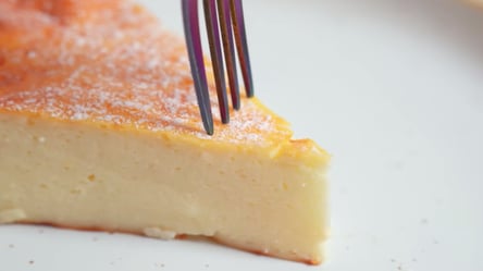 Сирна запіканка з йогуртом — рецепт з ідеальними пропорціями - 285x160