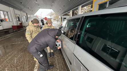 На двух КПП зафиксированы пробки — очереди на границе Украины - 285x160