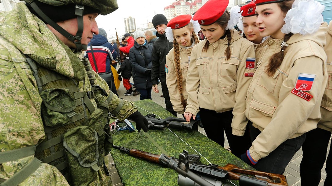 Мілітаризація шкіл у РФ: як дітей готують до війни