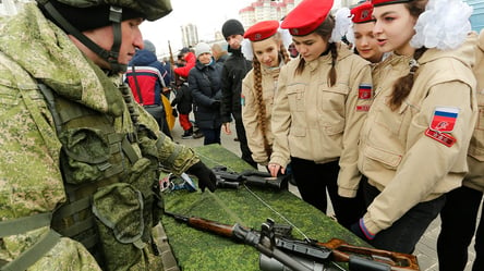 Мілітаризація шкіл у РФ: як дітей готують до війни - 285x160