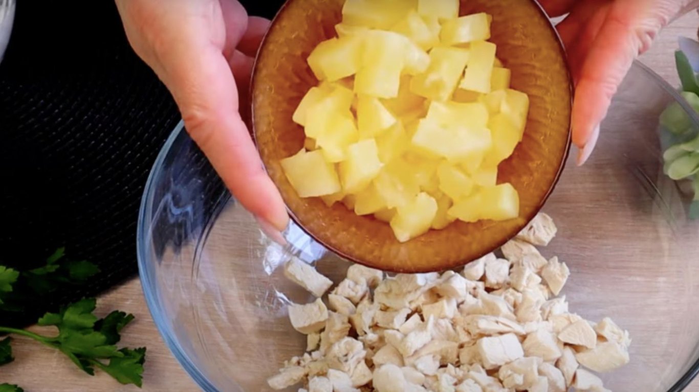 салат до 8 березня, легкий, білковий та дієтичний