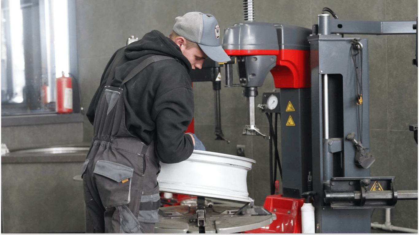 В Одесі виросли ціни на шини: скільки коштує перевзути авто