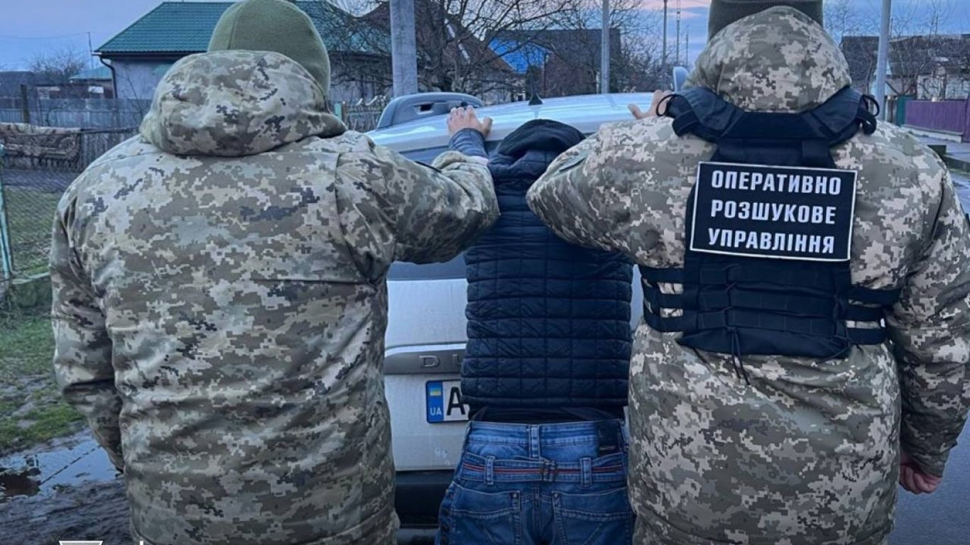 Скрывался от суда — в Ужгороде задержали "проводника" уклонистов