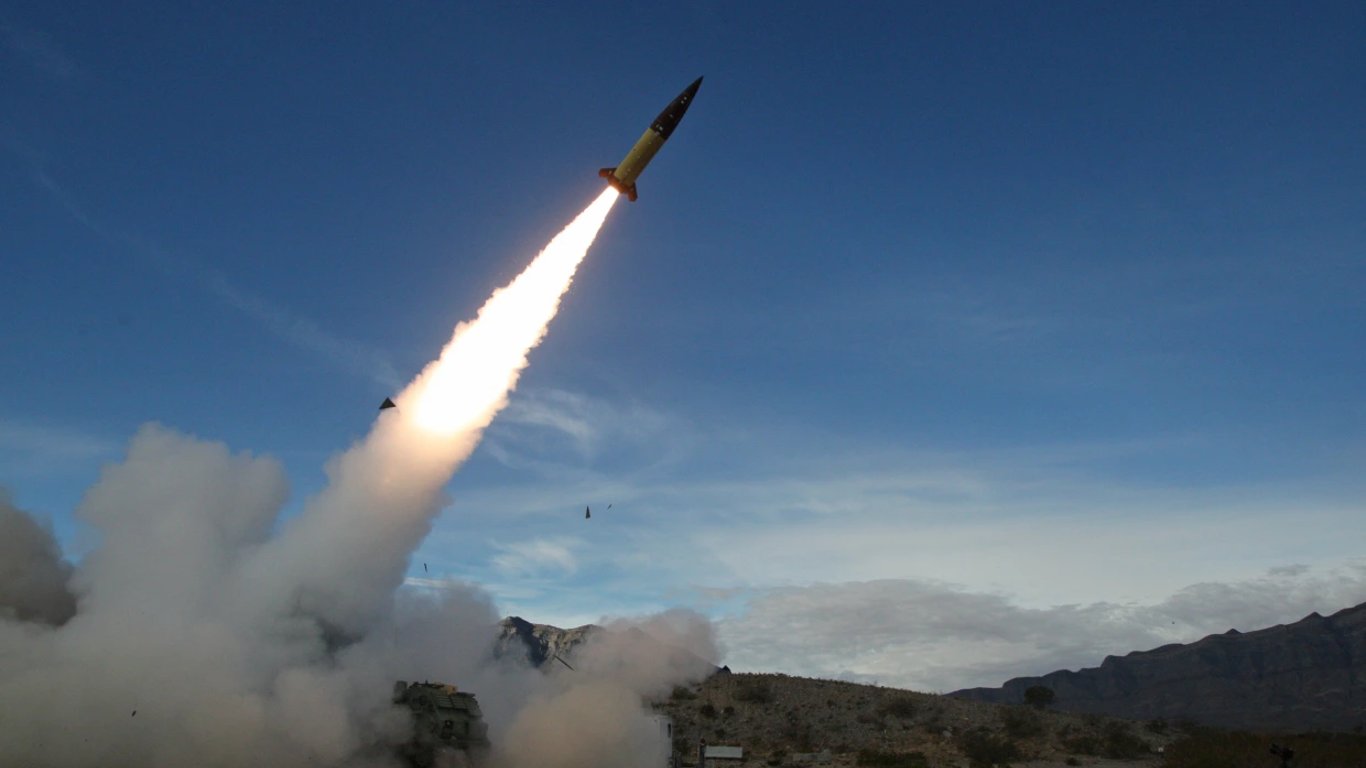 Україні можуть постачити ракети великої дальності — адміністрація Байдена